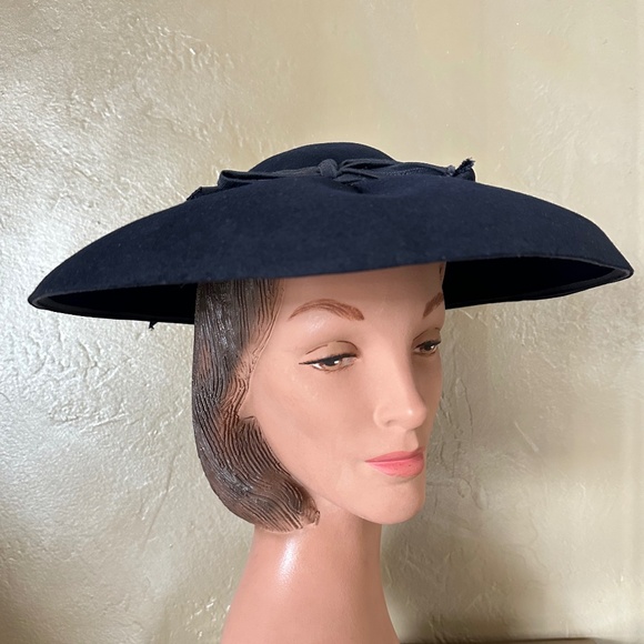 ELEGANT 1950's NAVY WIDE BRIM HAT WITH GROSGRAIN BOWS